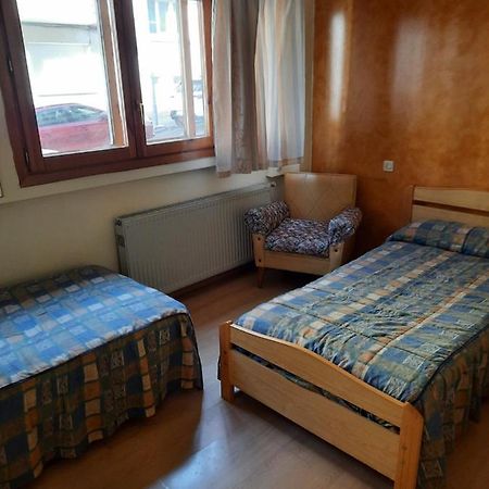 Habitaciones Pension El Parque Sabiñánigo Eksteriør billede